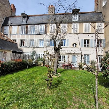 La Charité-sur-Loire La Cour Du Chateau المظهر الخارجي الصورة