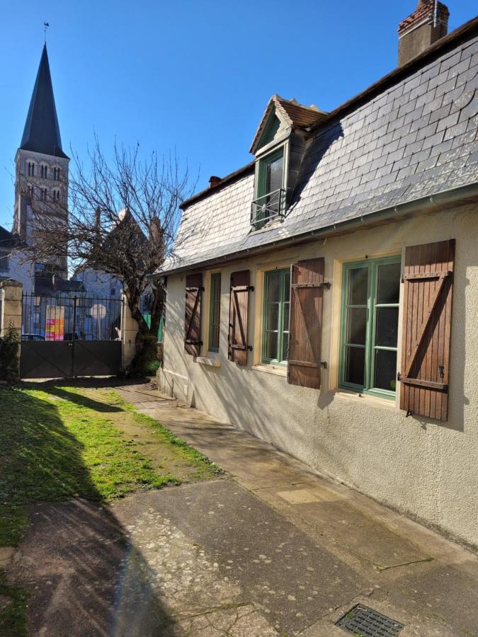 La Charité-sur-Loire La Cour Du Chateau المظهر الخارجي الصورة