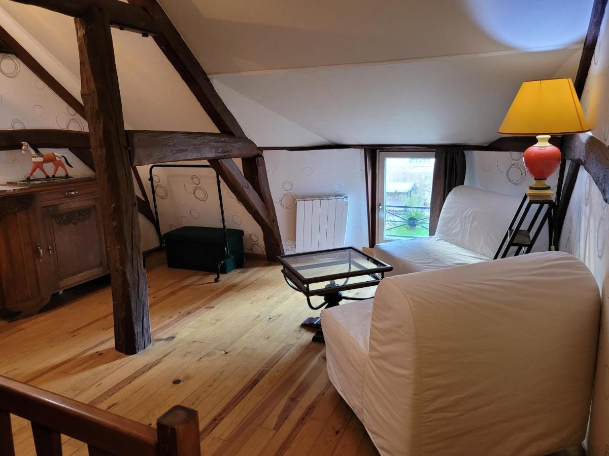La Charité-sur-Loire La Cour Du Chateau الغرفة الصورة