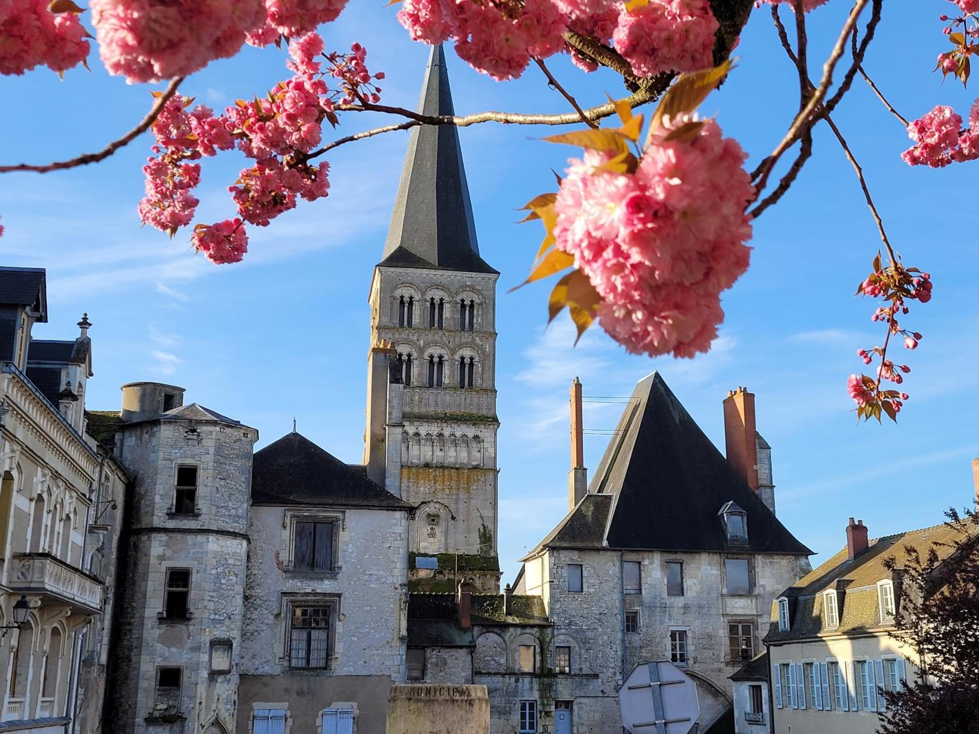 La Charité-sur-Loire La Cour Du Chateau المظهر الخارجي الصورة
