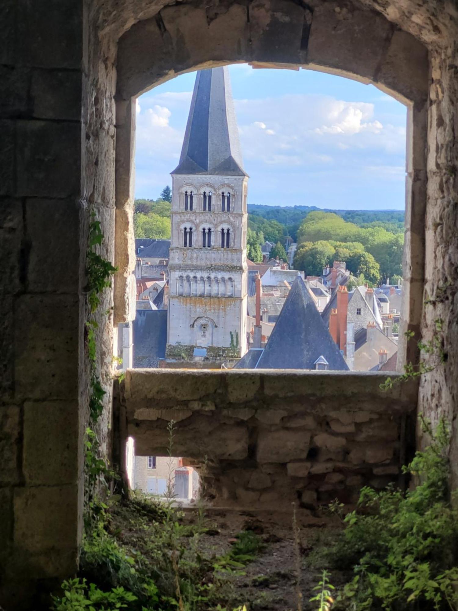 La Charité-sur-Loire La Cour Du Chateau المظهر الخارجي الصورة