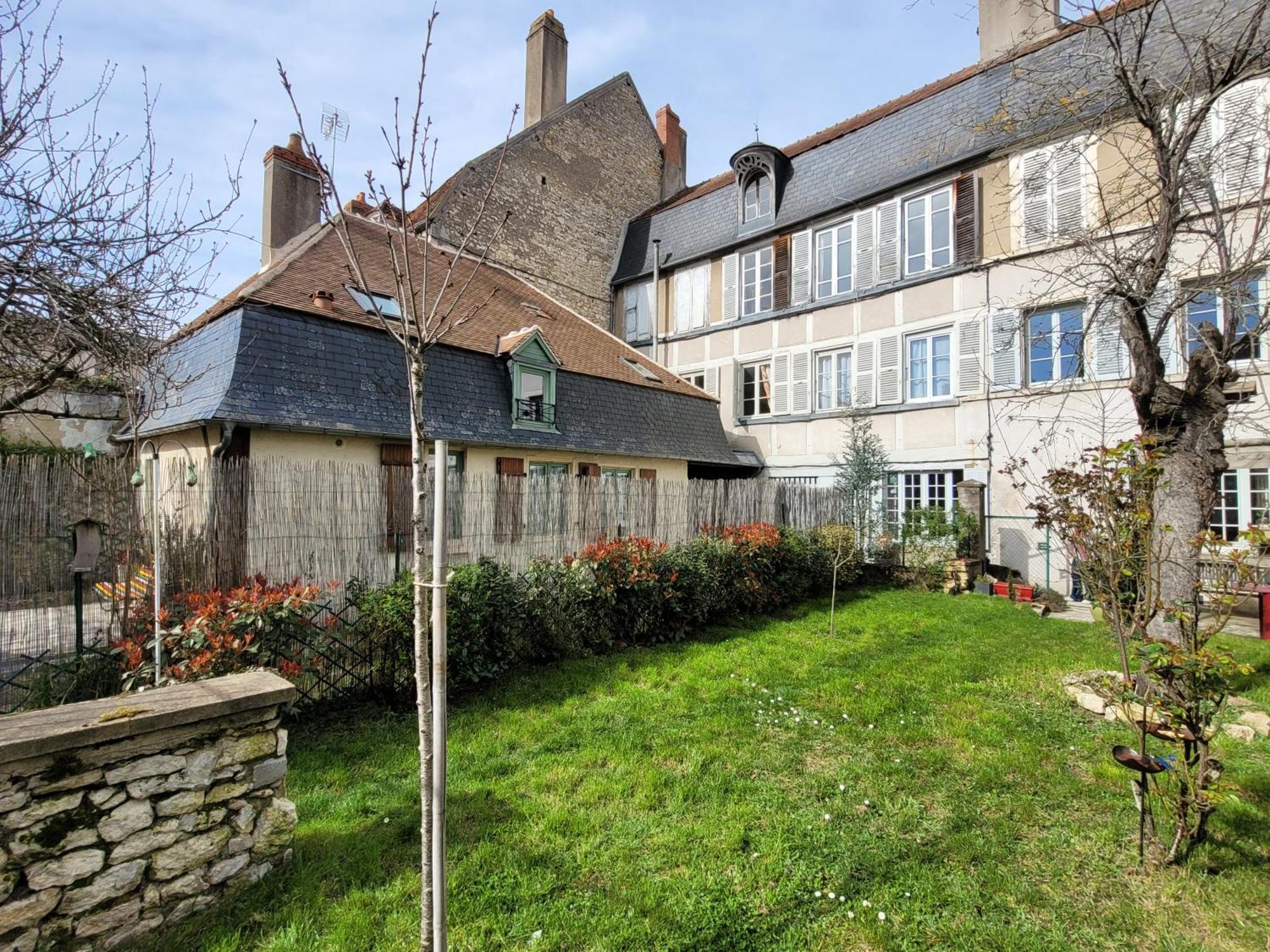 La Charité-sur-Loire La Cour Du Chateau المظهر الخارجي الصورة